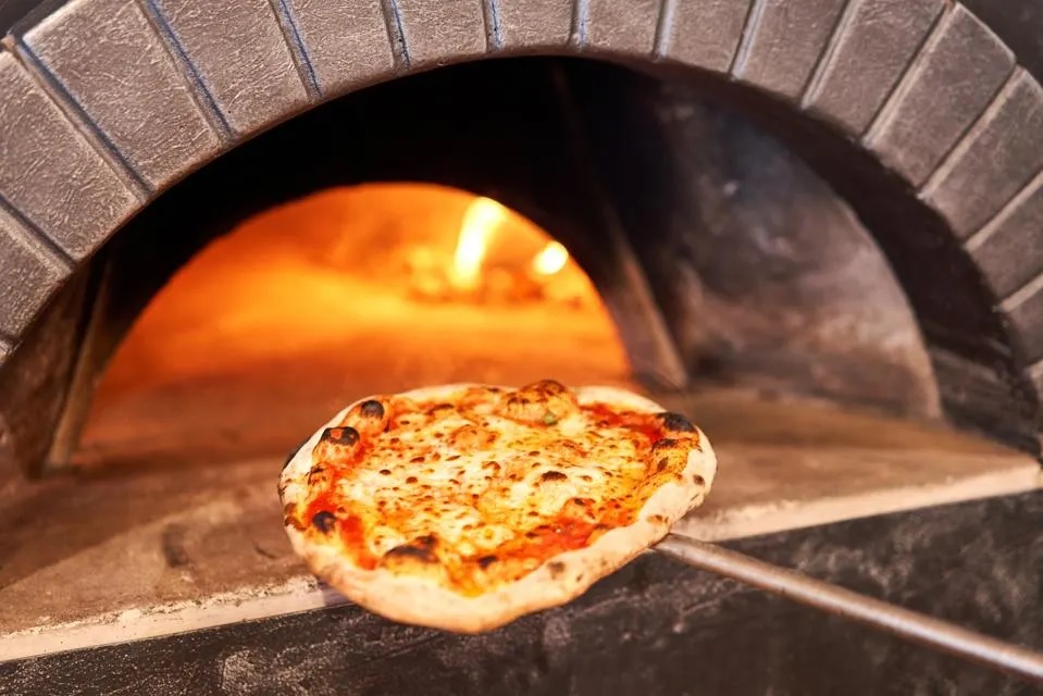 Are You Interested in Buying a Pizza Oven from BBQs 2u?